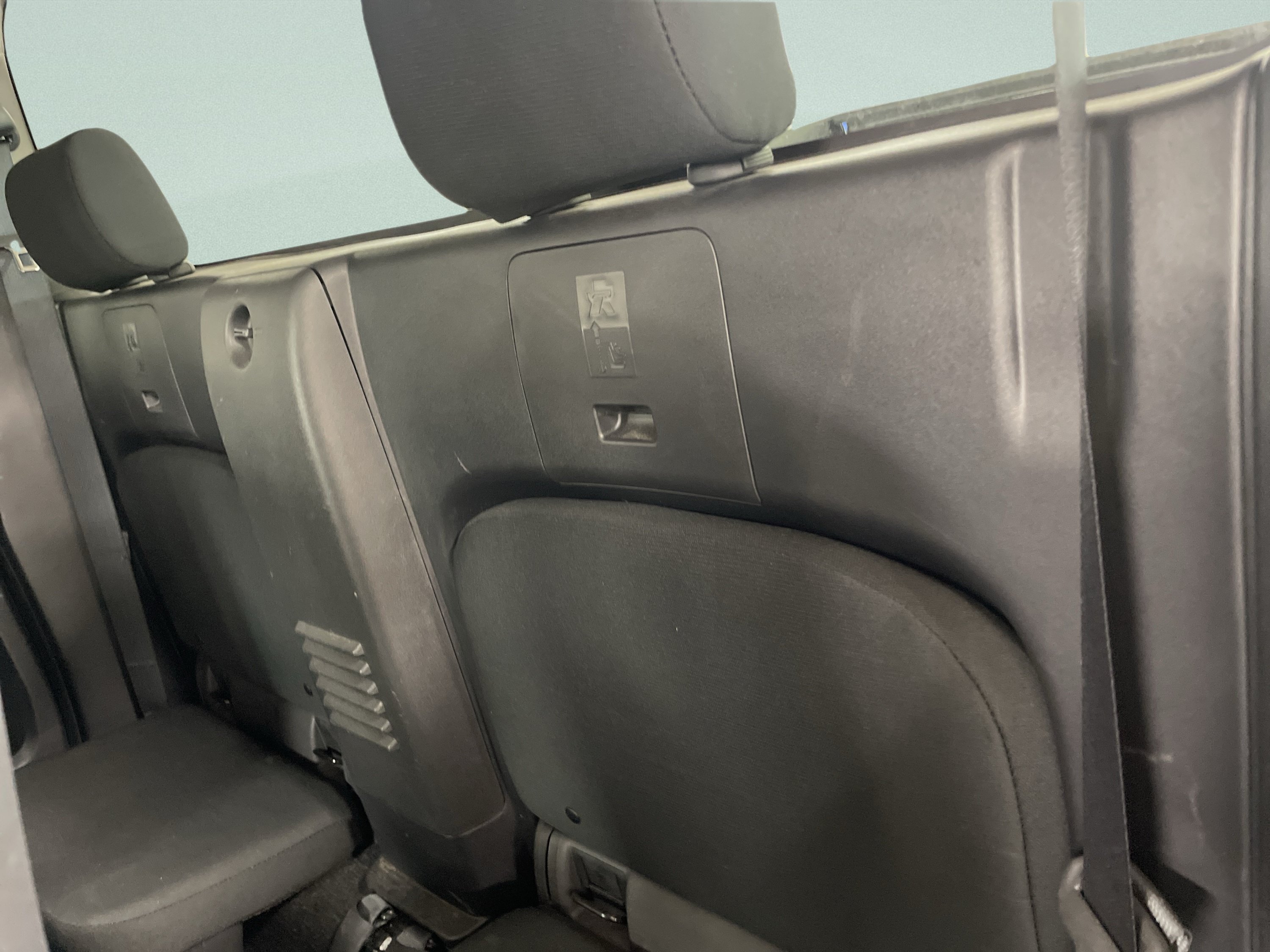 Used 2022 Nissan Frontier S RWD image 10