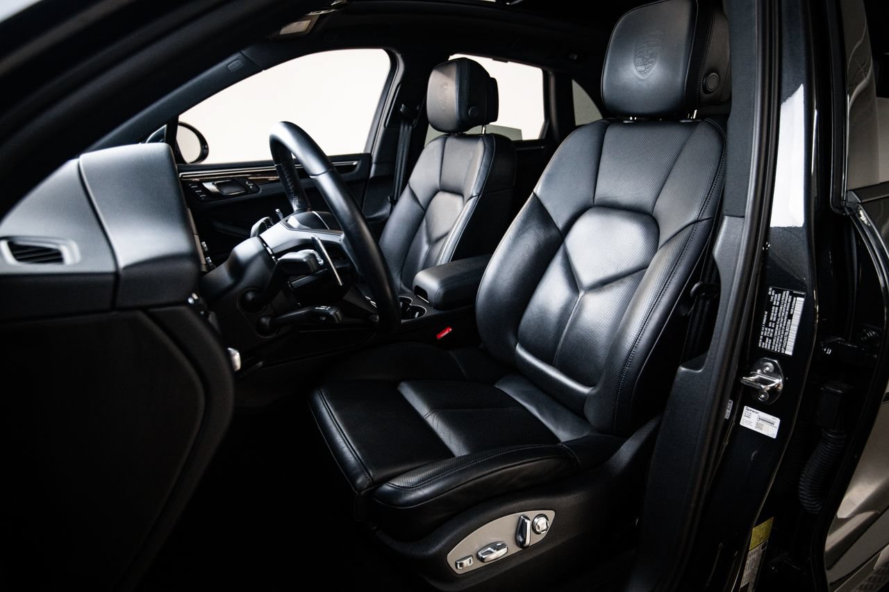 Certified 2024 Porsche Macan AWD/4WD image 5