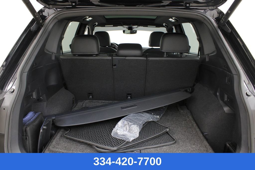 Certified 2022 Volkswagen Tiguan SEL R-Line image 29