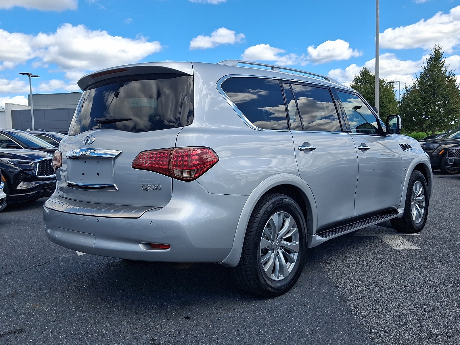 Used 2017 INFINITI QX80 4WD w/ Driver Assistance Package image 5