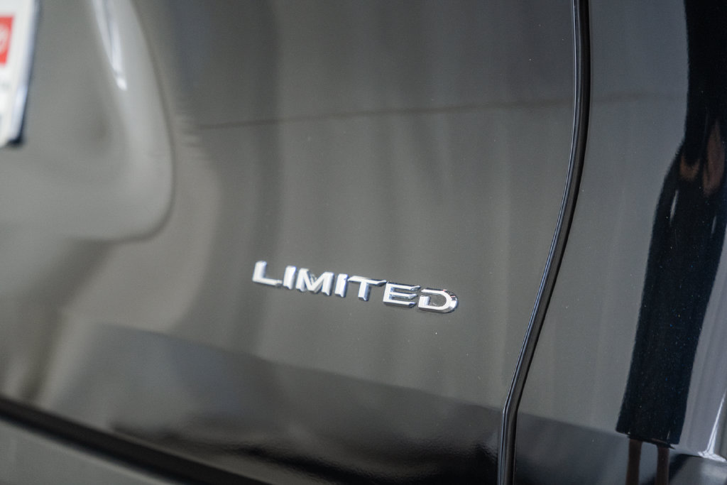 Certified 2024 Toyota Grand Highlander AWD image 8