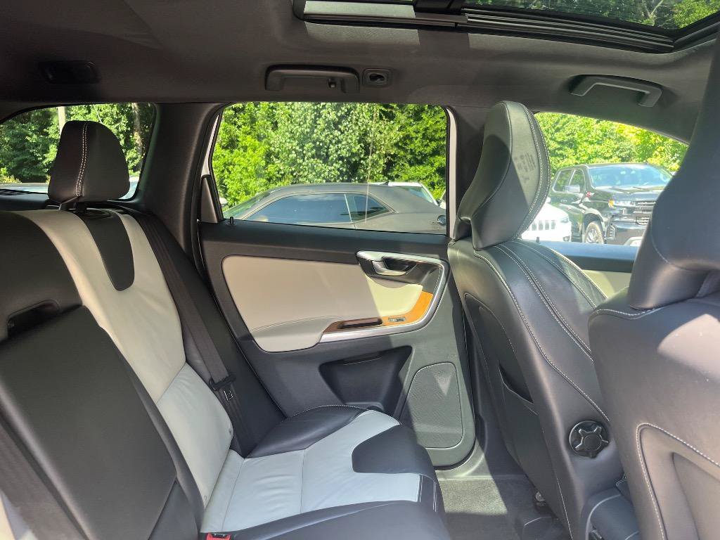 Used 2015 Volvo XC60 T6 Platinum FWD image 34