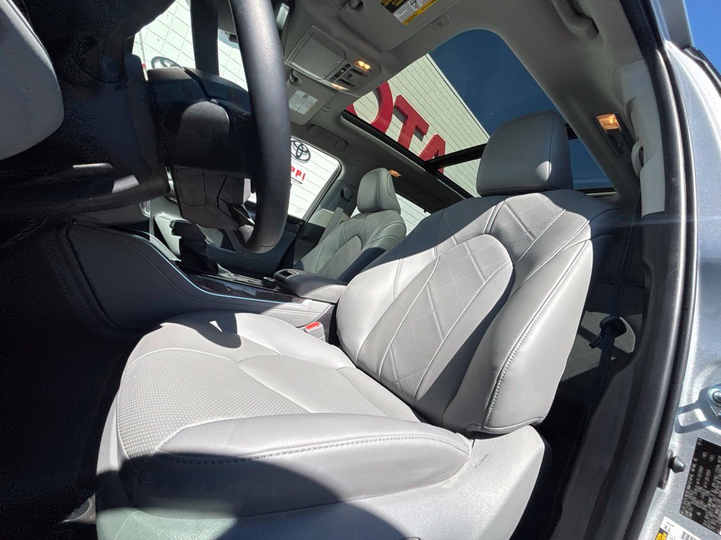 Used 2025 Toyota Highlander Platinum AWD/4WD image 11
