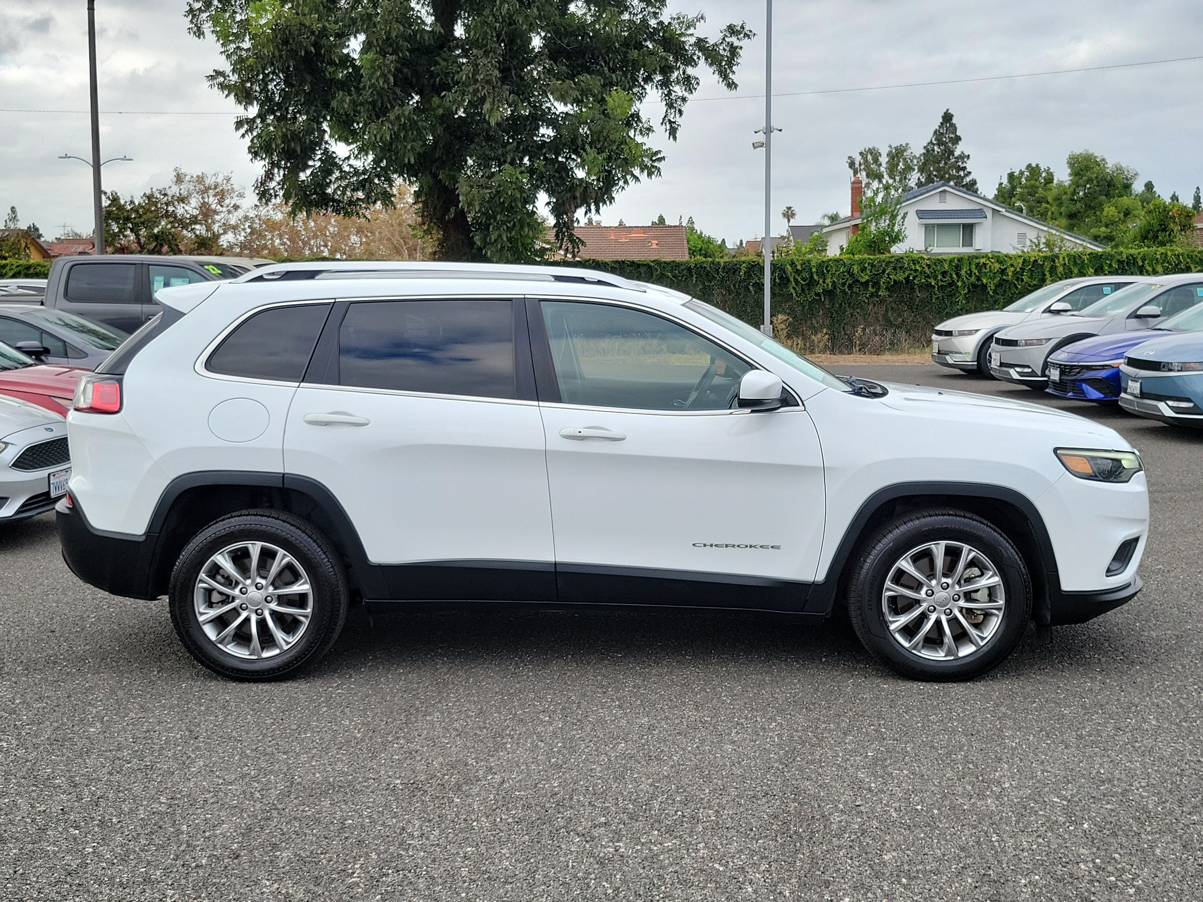 Used 2021 Jeep Cherokee Latitude Lux w/ Comfort/Convenience Group FWD image 5