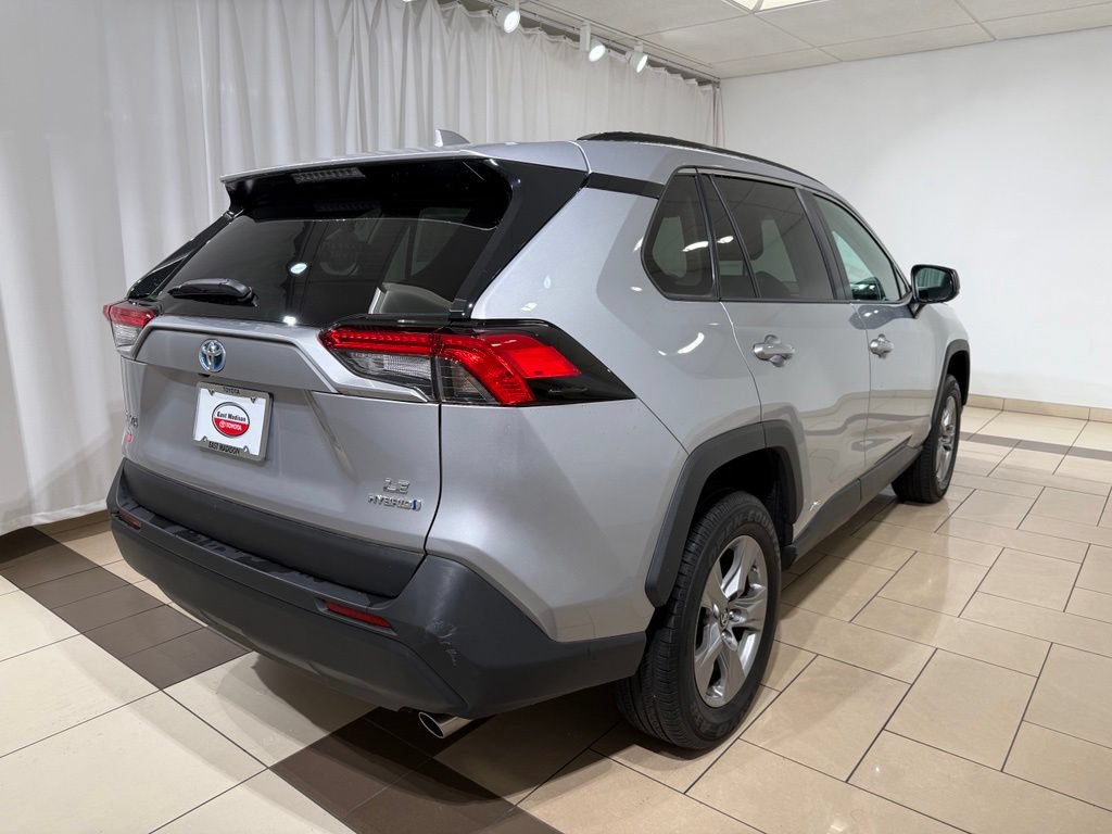 Certified 2024 Toyota RAV4 LE AWD/4WD image 5