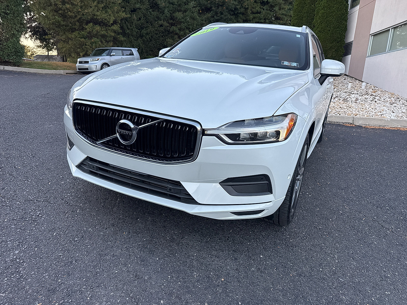 Used 2019 Volvo XC60 T5 Momentum w/ Multimedia Package AWD/4WD image 17