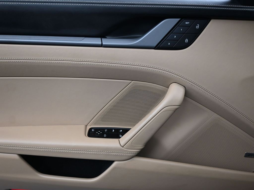 Used 2022 Porsche 911 Carrera image 13