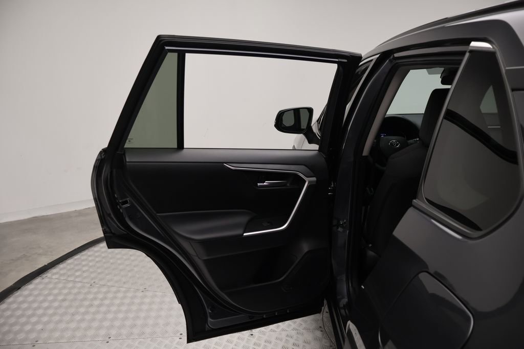 Certified 2025 Toyota RAV4 XLE FWD image 21