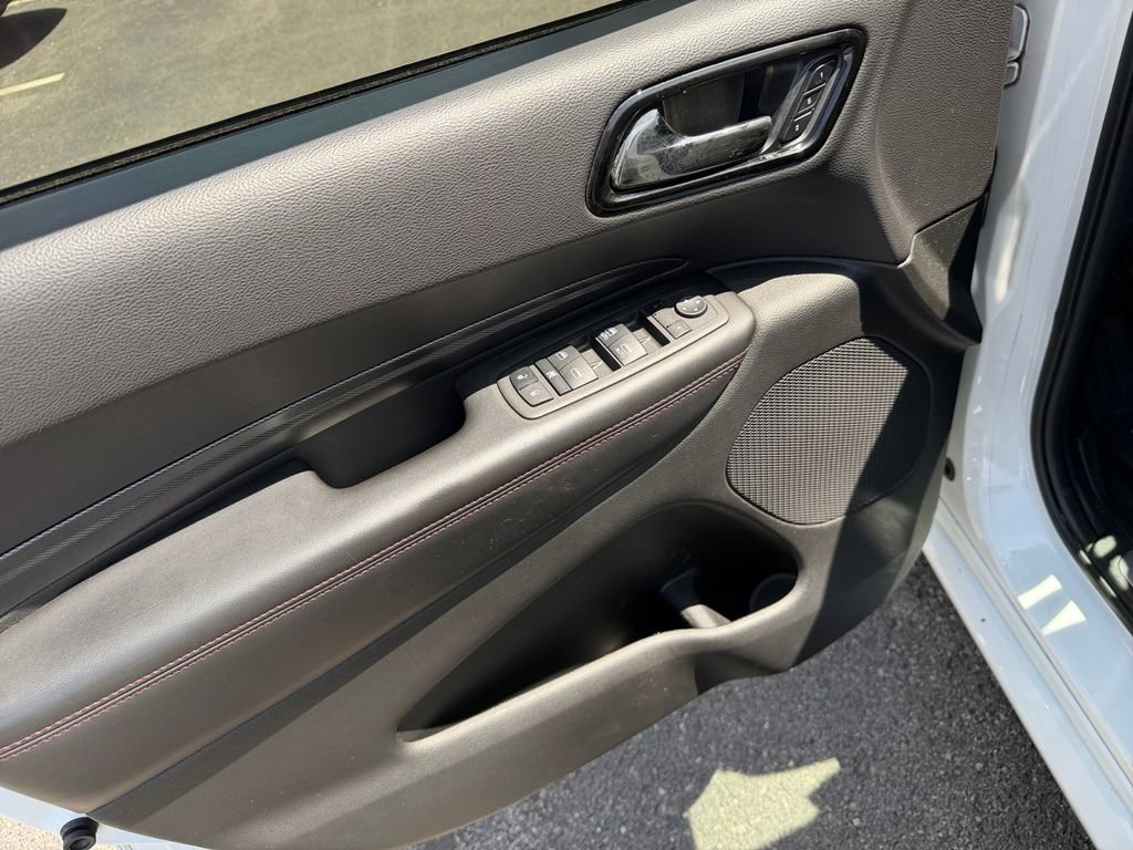 Used 2022 Dodge Durango R/T w/ Blacktop Package AWD/4WD image 11
