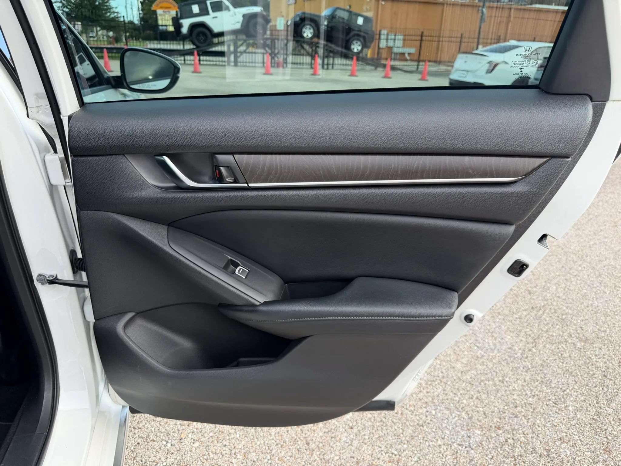 Used 2018 Honda Accord EX-L image 24