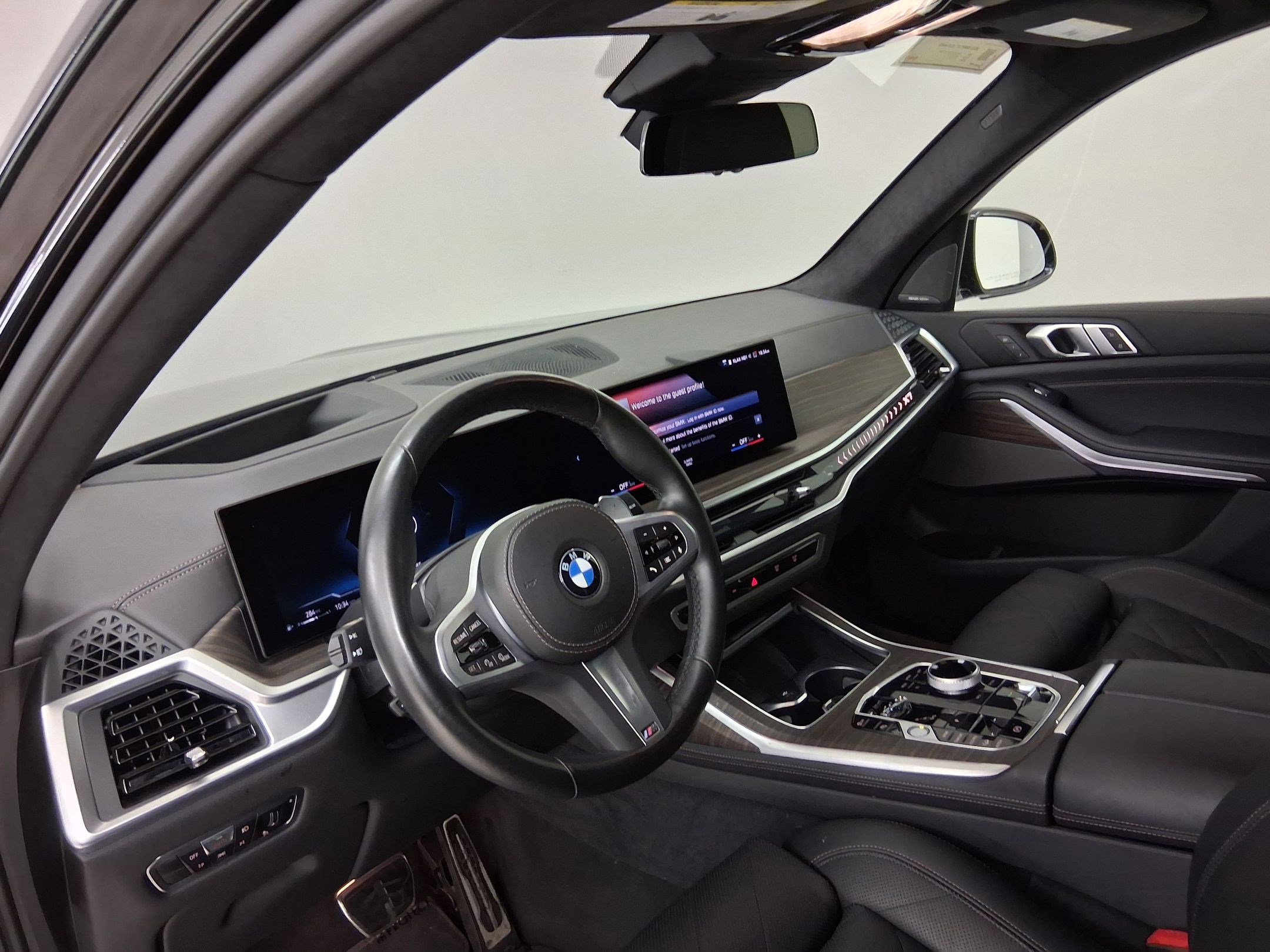 Used 2023 BMW X7 xDrive40i w/ M Sport Package image 2