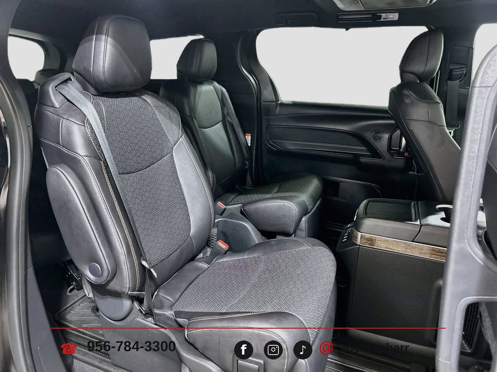 Used 2025 Toyota Sienna Platinum FWD image 29