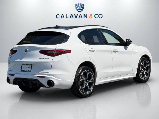 Used 2022 Alfa Romeo Stelvio Veloce AWD/4WD image 7