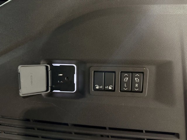 Used 2022 Chevrolet Tahoe LT w/ Luxury Package image 41