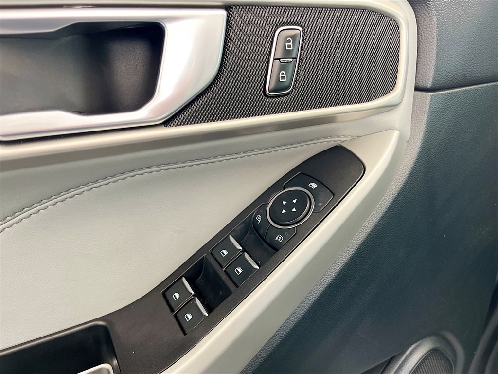 Used 2023 Ford Explorer XLT w/ Equipment Group 202A image 17