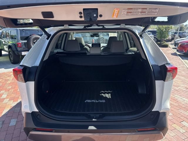 Used 2020 Toyota RAV4 Limited FWD image 28