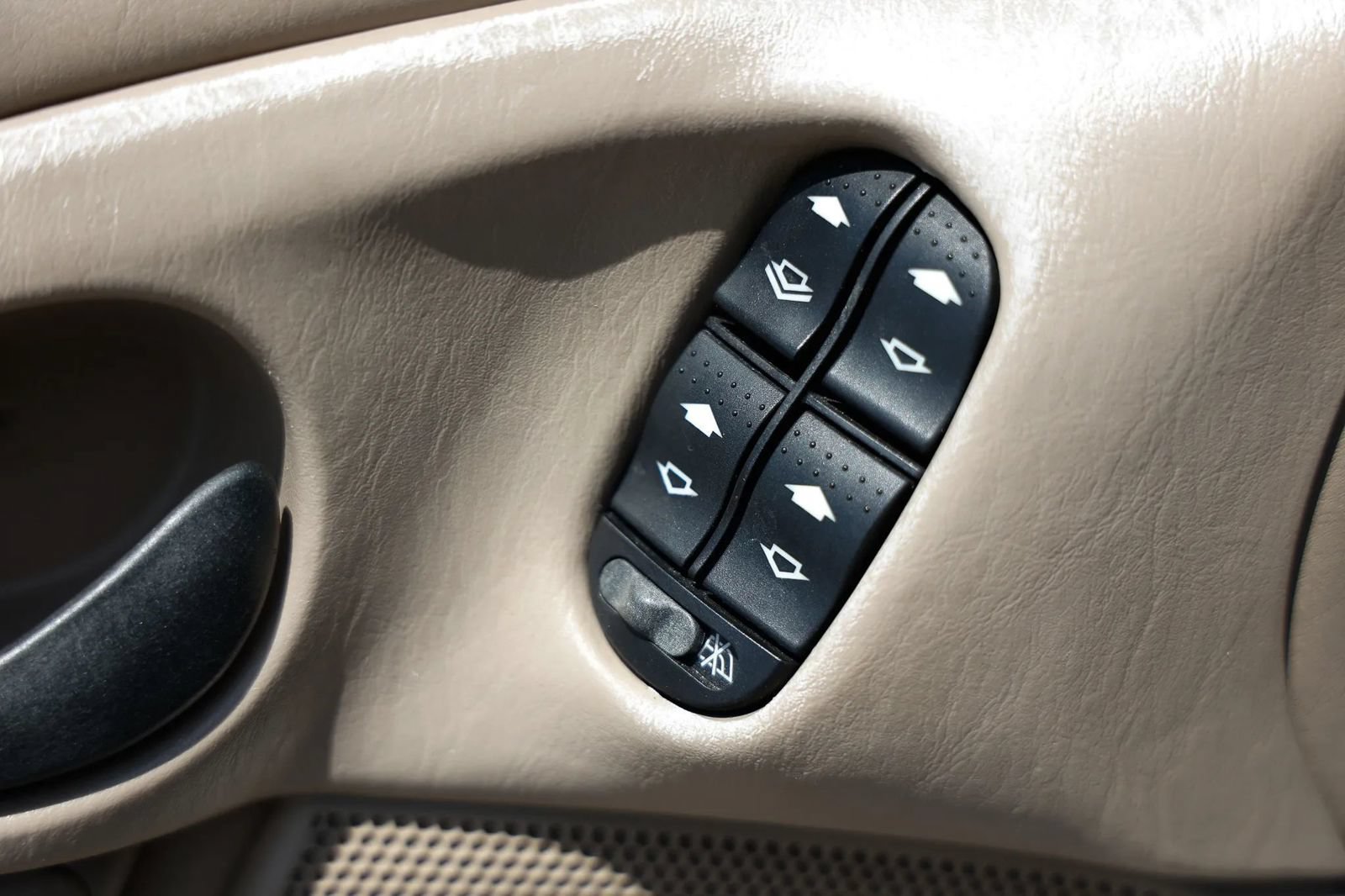 Used 2004 Ford Focus SE FWD image 35