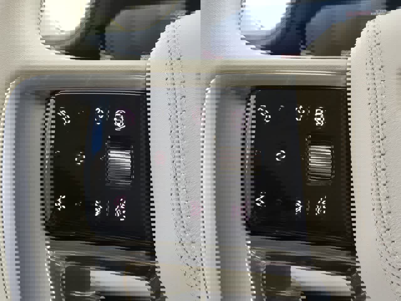 Used 2024 Land Rover Range Rover Autobiography image 25