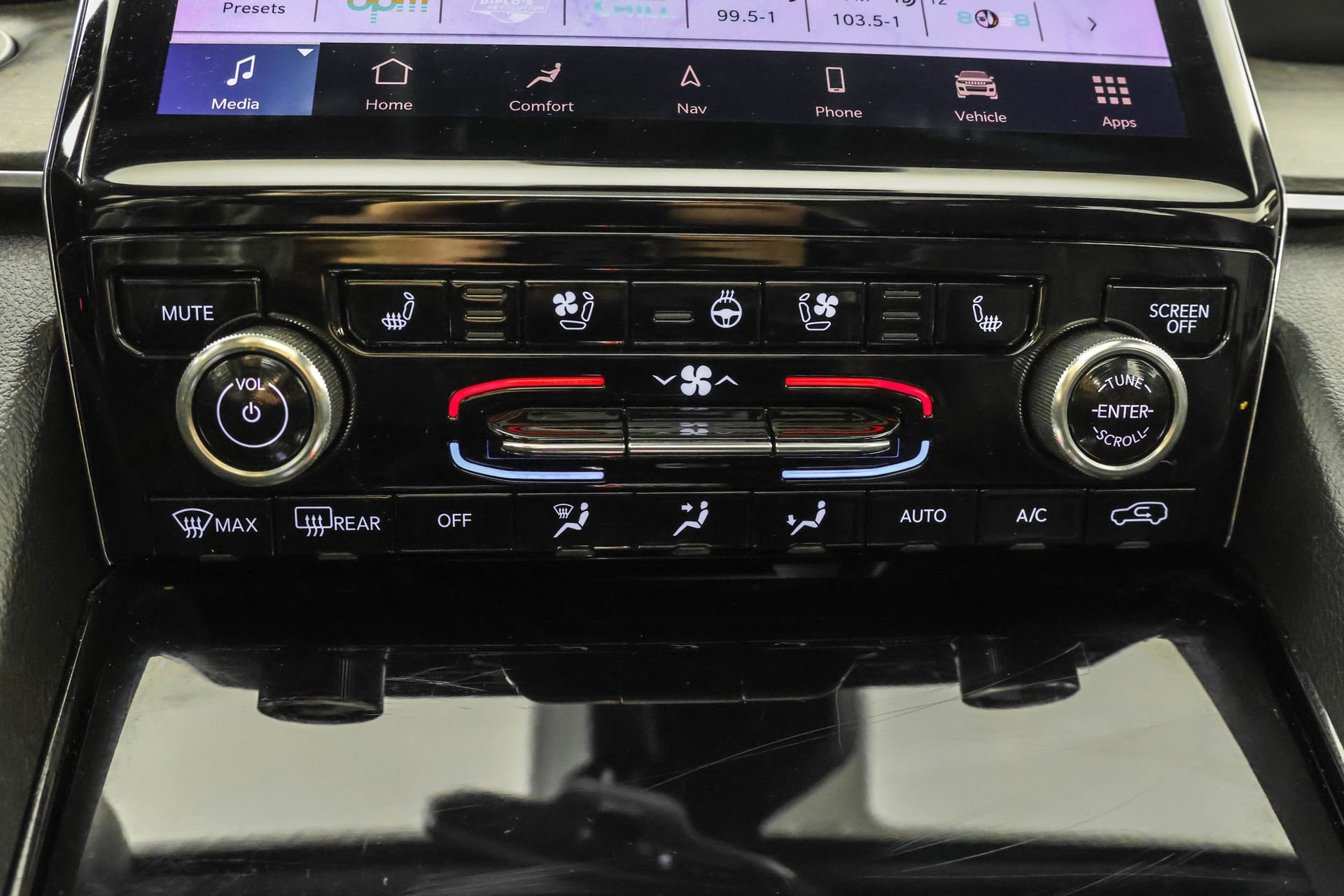 Used 2022 Jeep Grand Cherokee Overland w/ Luxury Tech Group IV image 33