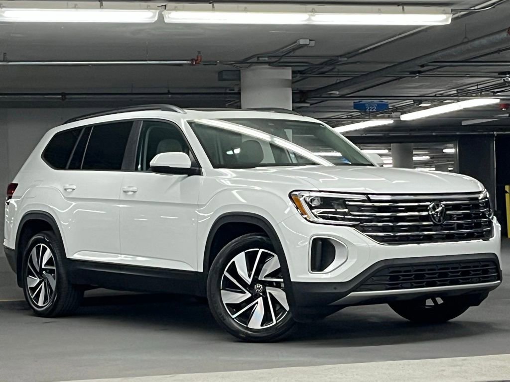 Used 2024 Volkswagen Atlas SE w/ Panoramic Sunroof Package AWD/4WD image 2