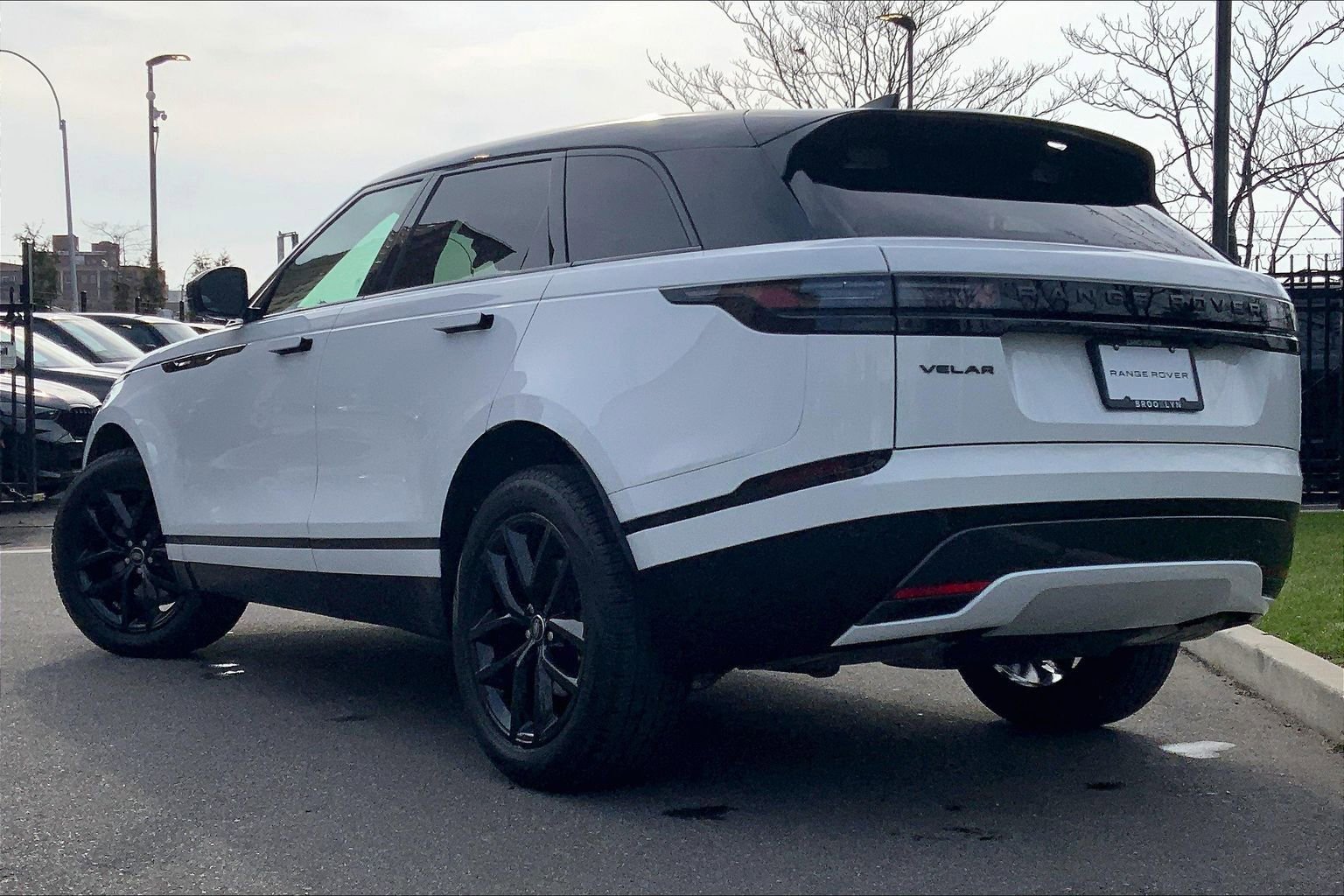 Used 2026 Land Rover Range Rover Velar Dynamic SE AWD/4WD image 11