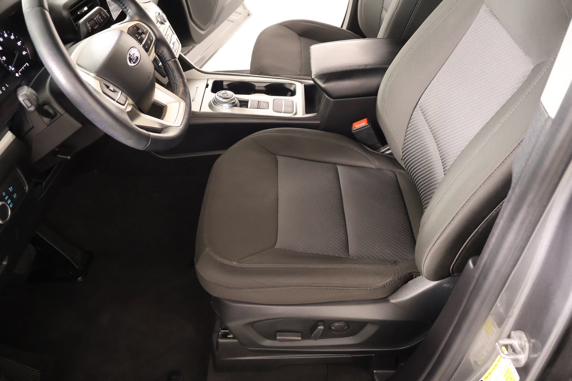 Used 2022 Ford Explorer XLT RWD image 11