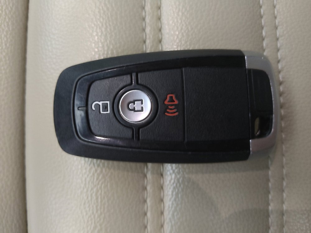 Used 2024 Ford Edge SEL image 32
