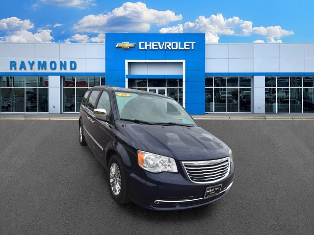 Used 2015 Chrysler Town & Country Touring-L w/ Driver Convenience Group FWD image 9