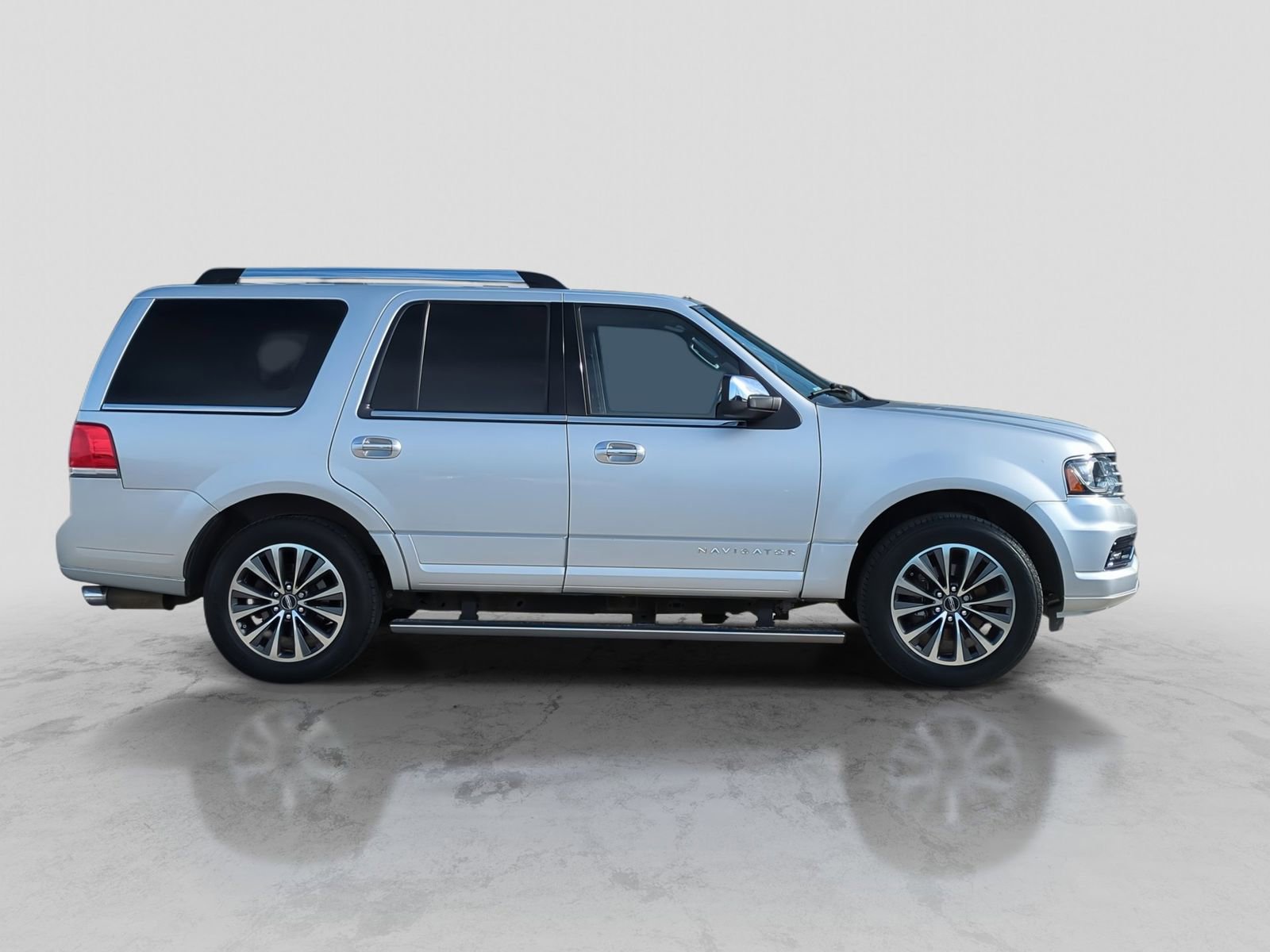 Used 2016 Lincoln Navigator Select image 9