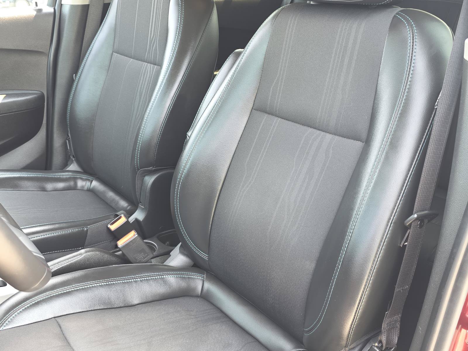 Used 2016 Chevrolet Trax LT w/ LT Sun and Sound Package FWD image 13