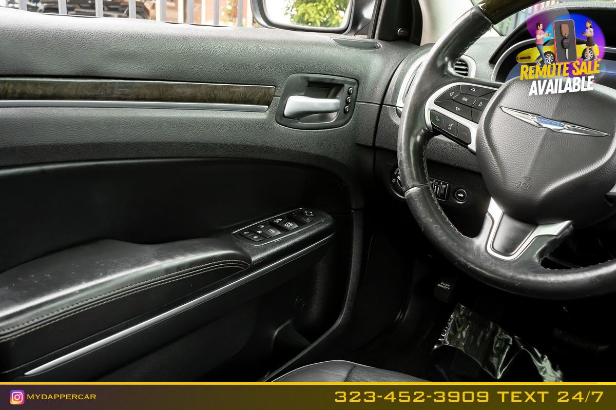 Used 2016 Chrysler 300 C RWD image 19