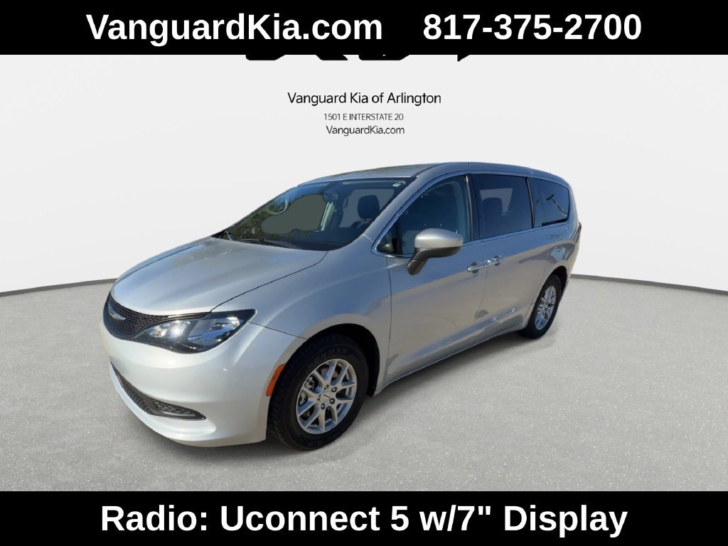 Used 2022 Chrysler Voyager LX FWD image 4