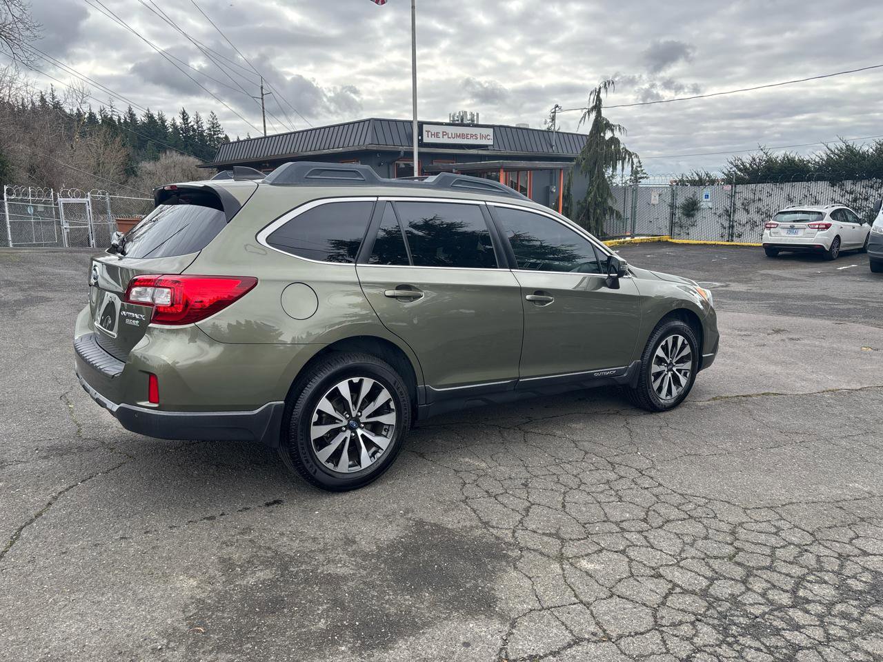 Used 2017 Subaru Outback 2.5i Limited image 8