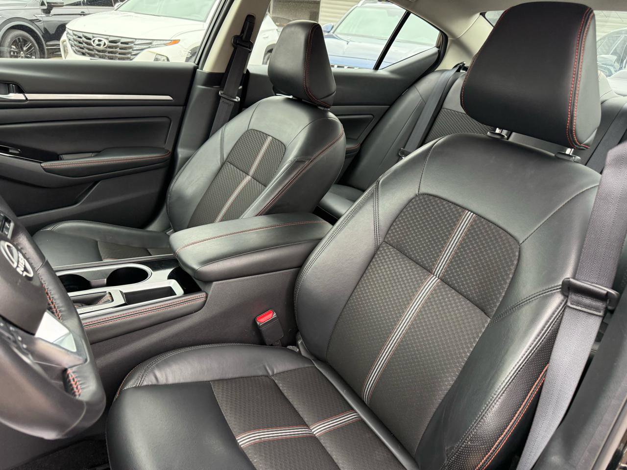 Used 2024 Nissan Altima 2.5 SR FWD image 8