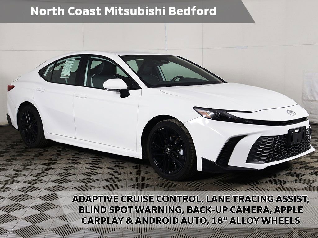 Used 2025 Toyota Camry SE FWD image 1