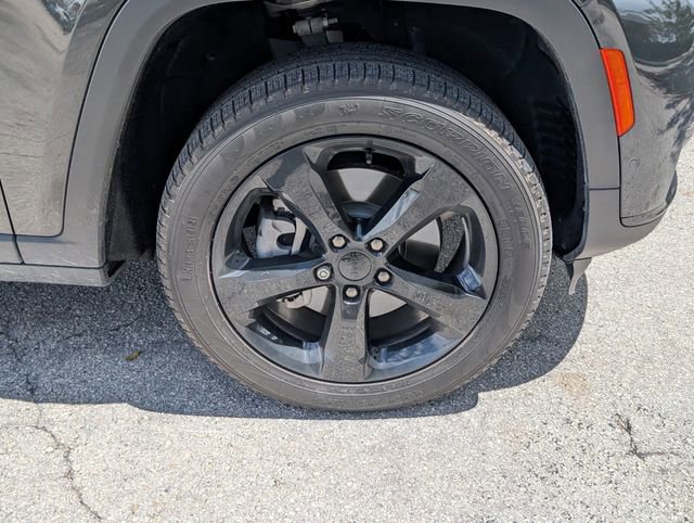 Used 2024 Jeep Grand Cherokee L Limited w/ Luxury Tech Group II RWD image 15