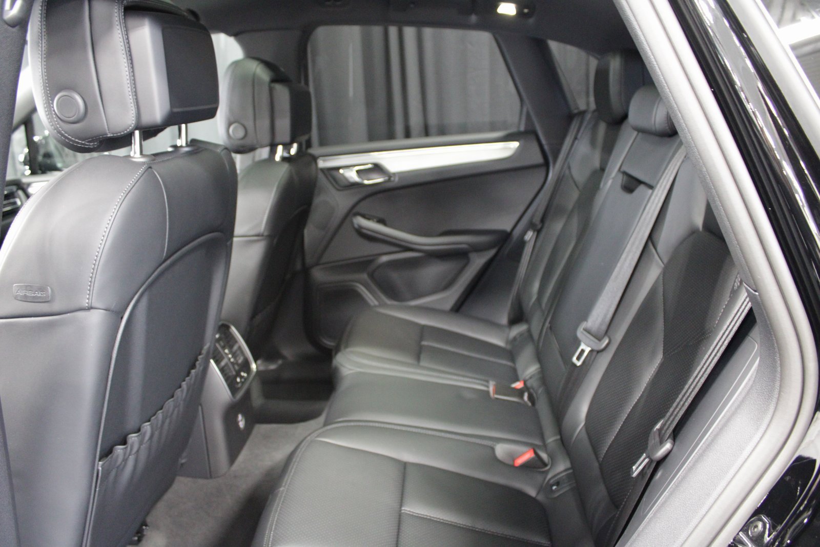 New 2026 Porsche Macan image 21