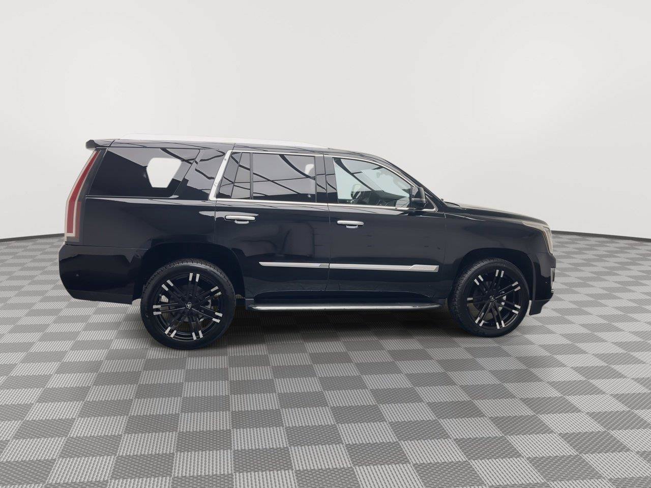 Used 2019 Cadillac Escalade Luxury AWD/4WD image 45