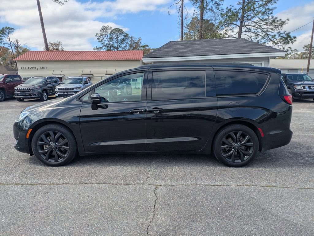 Used 2019 Chrysler Pacifica Limited w/ S Appearance Package image 8