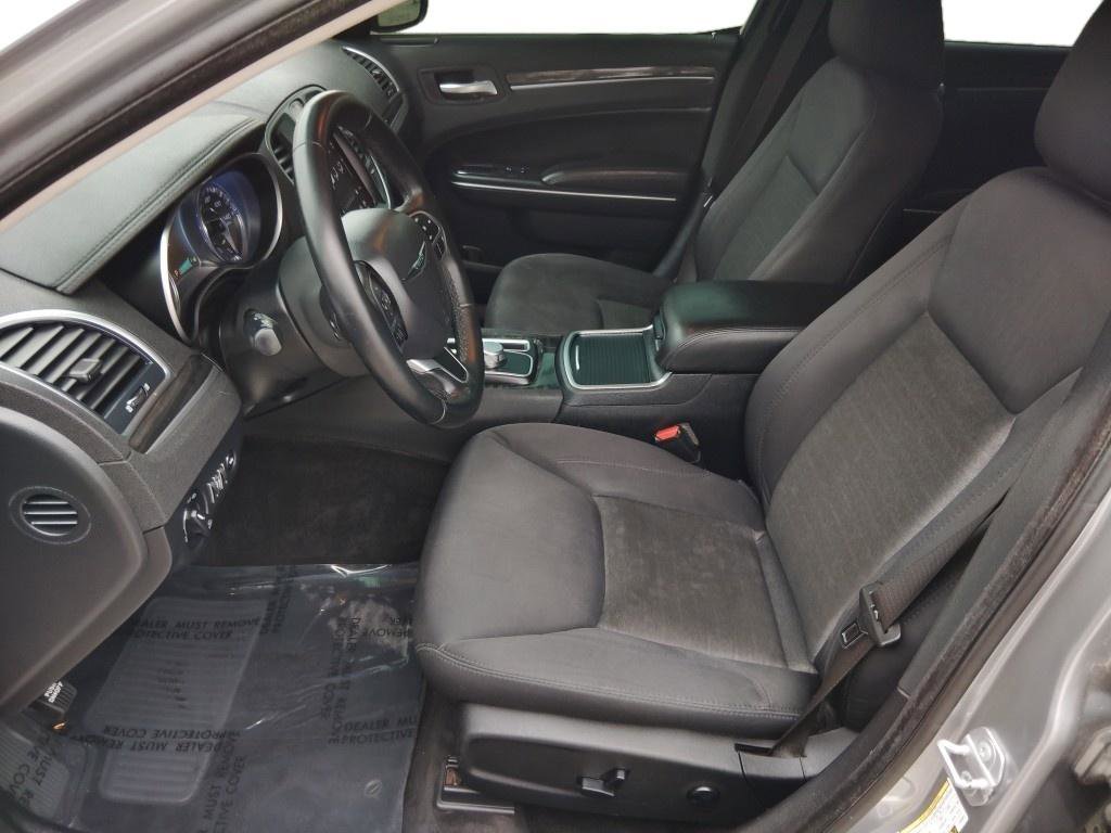 Used 2018 Chrysler 300 Touring w/ Driver Convenience Group image 14
