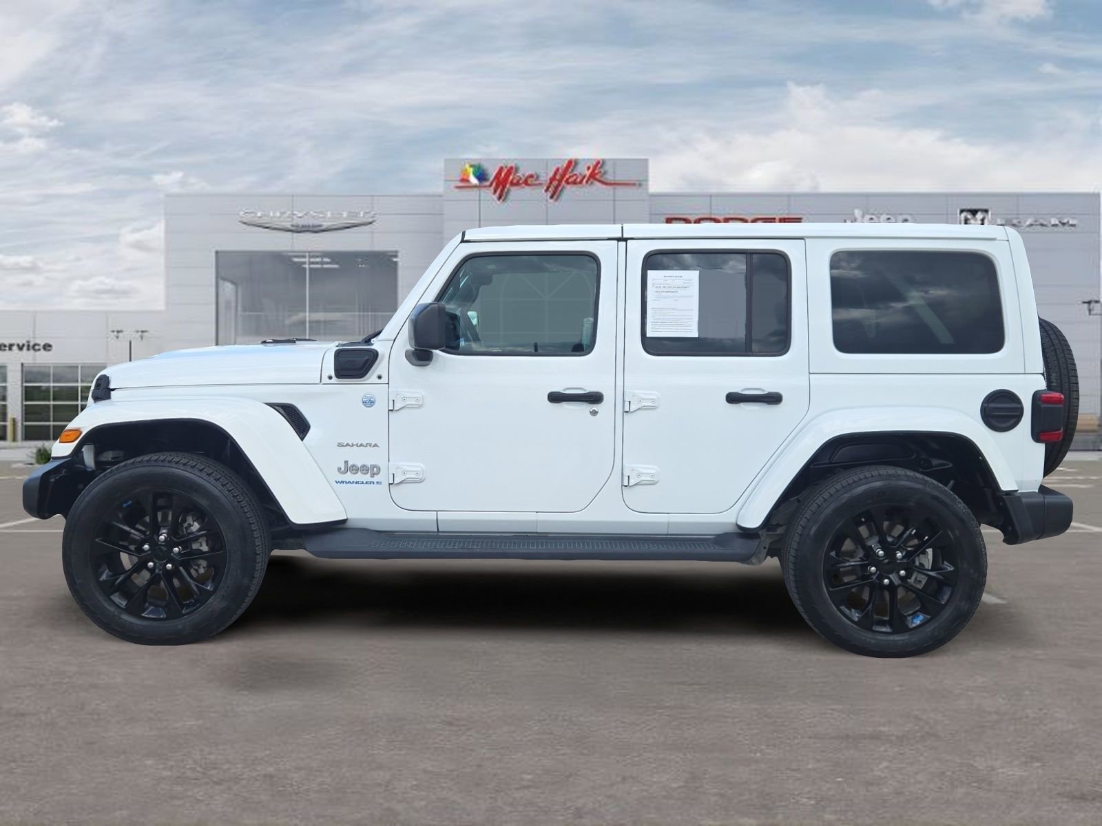 Used 2023 Jeep Wrangler Unlimited Sahara w/ Cold Weather Group AWD/4WD image 2