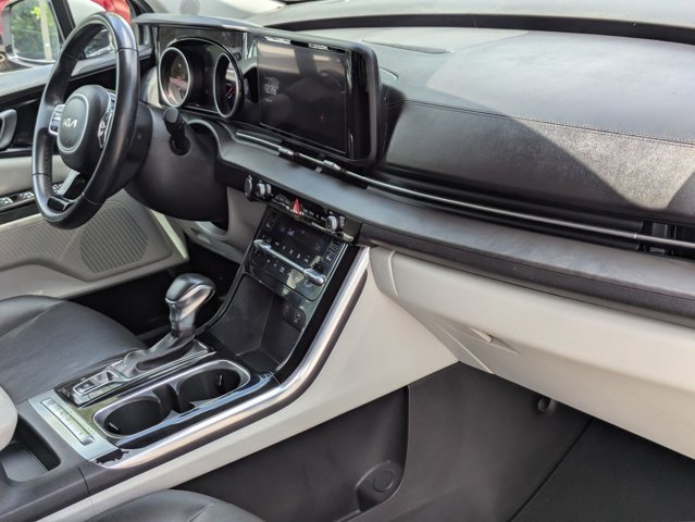 Used 2023 Kia Carnival EX image 23