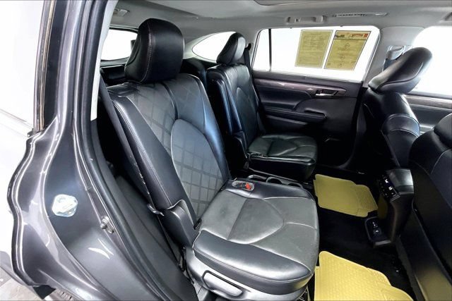 Used 2022 Toyota Highlander Platinum FWD image 19
