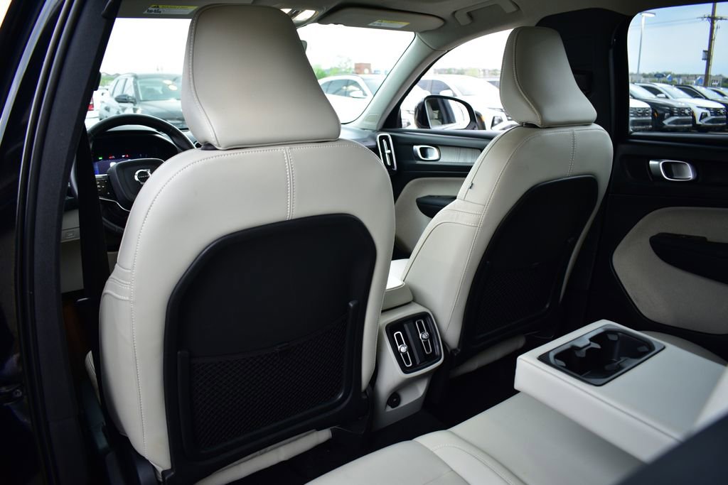 Used 2023 Volvo XC40 B5 Plus image 22
