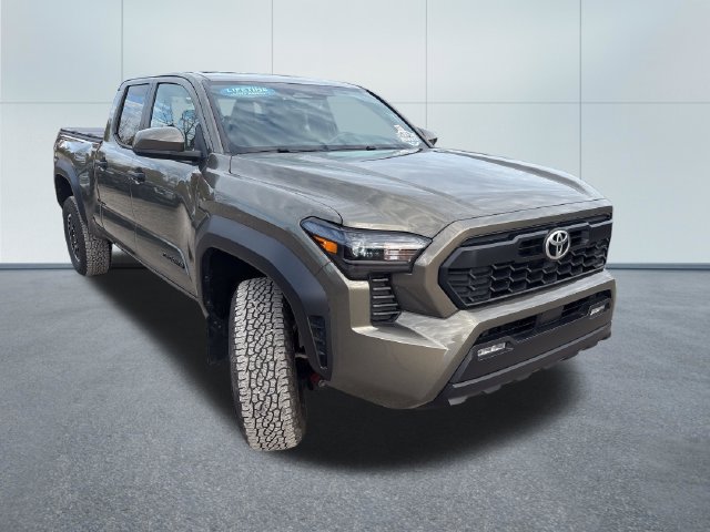 Used 2025 Toyota Tacoma TRD Off-Road AWD/4WD image 5