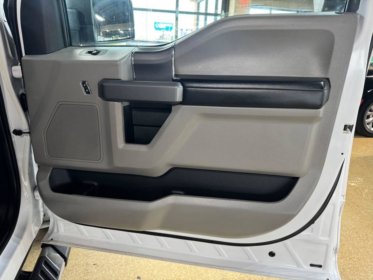Used 2015 Ford F150 XLT w/ Equipment Group 302A Luxury RWD image 10