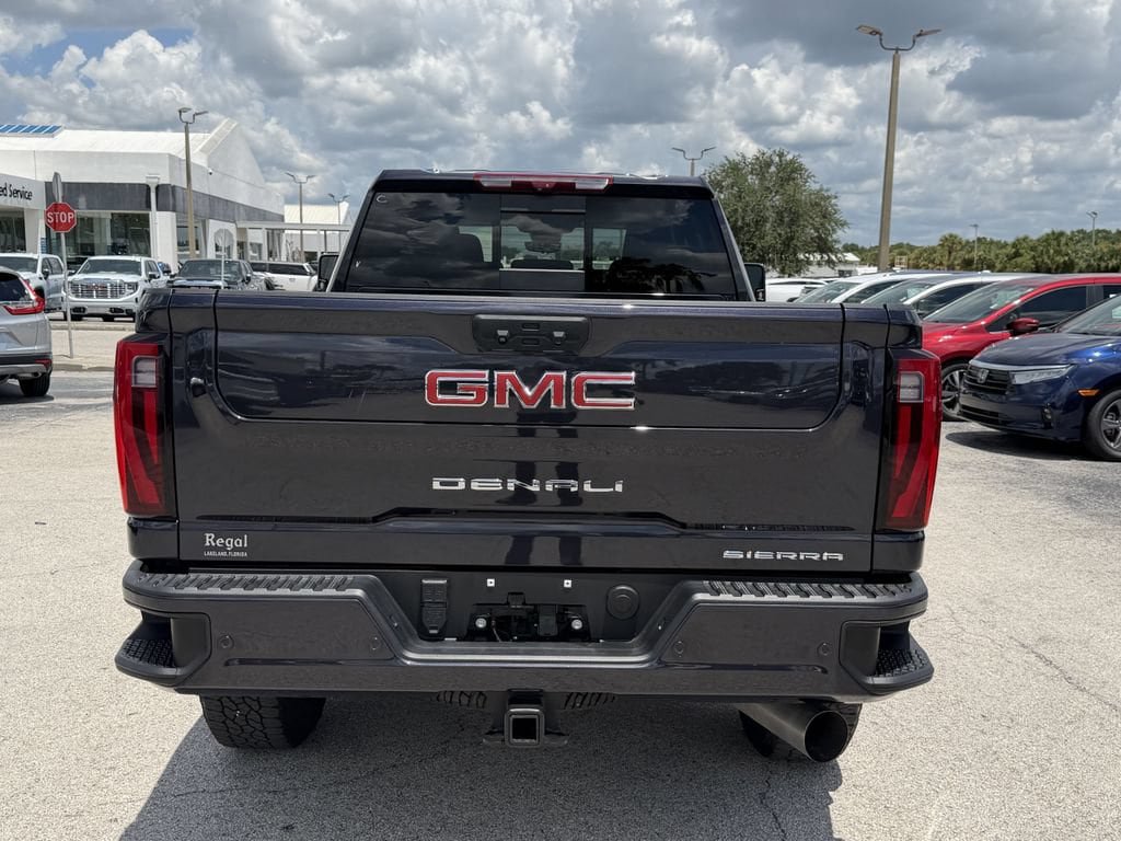 Used 2025 GMC Sierra 3500 Denali w/ Denali Reserve Package AWD/4WD image 5