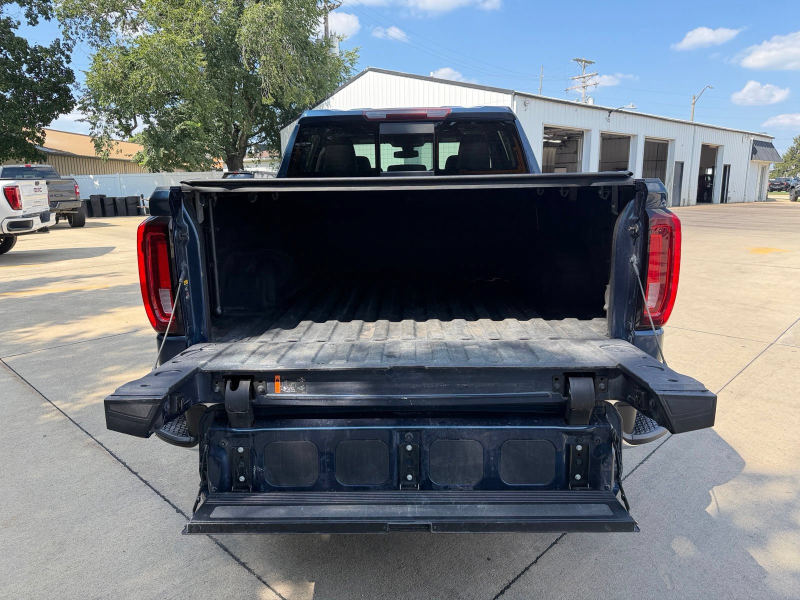 Used 2021 GMC Sierra 1500 SLT w/ SLT Premium Plus Package AWD/4WD image 36