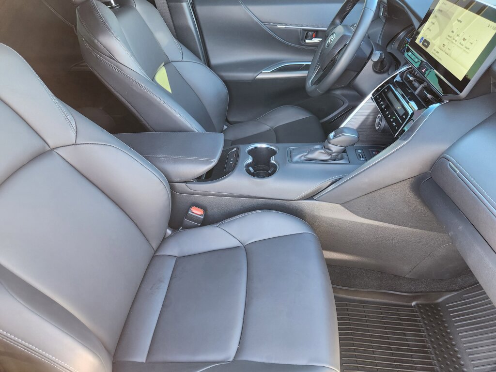 Used 2024 Toyota Venza Nightshade image 14