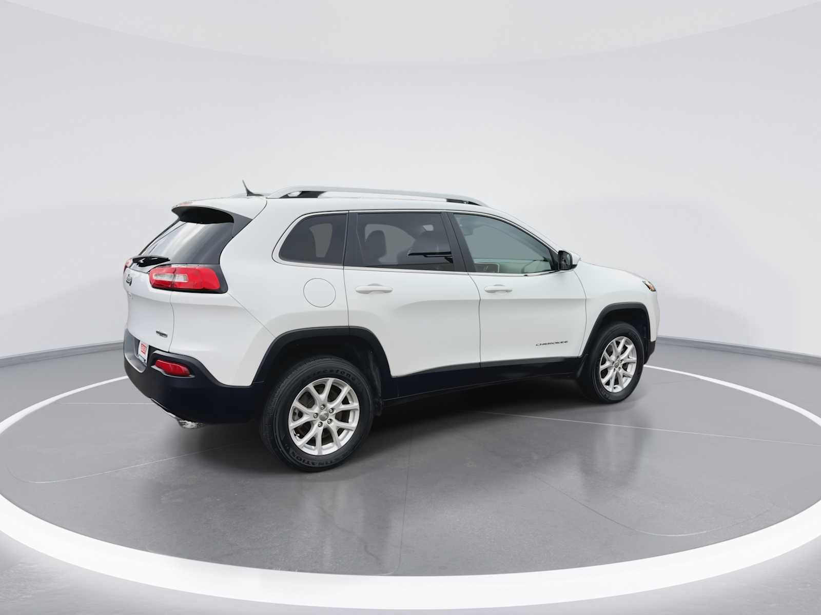 Used 2017 Jeep Cherokee Latitude AWD/4WD image 8